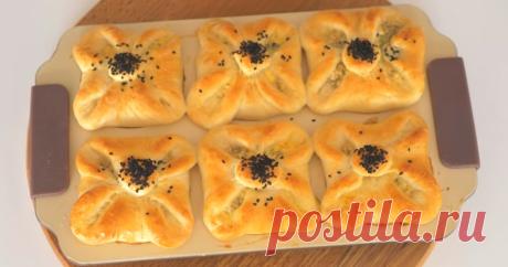 Пирожки на кефире — это вкусное и питательное блюдо из теста с начинкой, которое выпекается в духовке или жарится на сковороде. Во всем мире они известны как блюдо русской кухни. Сегодня сделаю акцент на выпекании изделий в духовке.