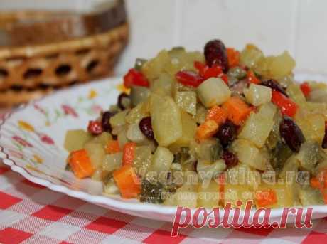 Постный салат с фасолью и овощами: рецепт с фото Постный салат с фасолью и овощами получается сытным и очень вкусным. Приготовить его вы сможете по нашему рецепту с фото.
