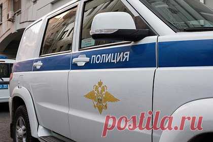 Полиция освободила 18-летнюю узницу из квартиры российского рецидивиста. В Башкортостане полицейские освободили 18-летнюю девушку, которую насильно в своей квартире удерживал рецидивист из Баймака. Полицейские приехали на адрес злоумышленника по обращению друзей девушки. Они рассказали, что потерпевшая прислала им сообщение с адресом квартиры, в которой ее удерживал случайный знакомый.