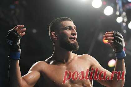 Провалившему взвешивание Чимаеву поменяли соперника в UFC. Боец смешанного стиля (ММА), представляющий Швецию уроженец Чеченской Республики Хамзат Чимаев, проведет поединок против американца Кевина Холланда. Изначально Чимаев в главном бою UFC 279 в Лас-Вегасе должен был встретиться с американцем Нейтом Диасом, но провалил взвешивание.