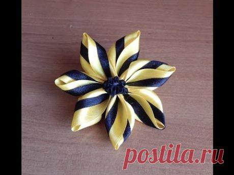 Цветы из ткани.Цветок из кусочков атласных лент.DIY.Flowers of fabric