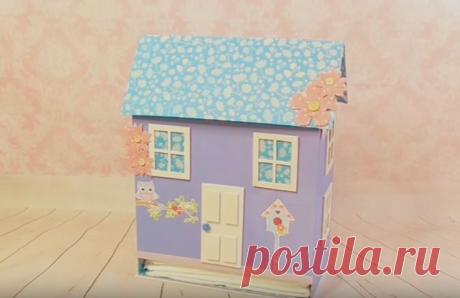 Dispenser pannolini casetta in cartone pressato o legno - Video Tutorial Come fare un dispenser porta pannolini a forma di casetta: video tutorial con spiegazioni e misure per il taglio.