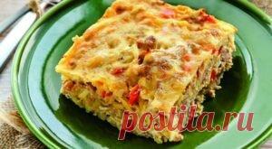 Запеканка из гречки Запеканка из гречки. Запеканка из гречки по этому рецепту многим понравится больше, чем гречневая каша со всеми возможными добавками. Гречку любят далеко не все. Ее специфический аромат одних приводит в восторг, а другим кажется неинтересным и скучным. Но запеканка из гречки особенная, в ее составе есть ароматные грибы и сочный мясной фарш, а сверху она покрыта сырной корочкой. Такие дополнения будут по нраву даже тем, кто гречку почти не ест (например, мне).