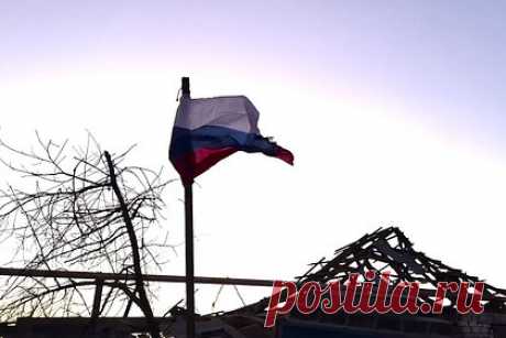 Минобороны показало бегство ВСУ при освобождении Ласточкино. Российские военные показали на видео бегство военнослужащих Вооруженных сил Украины под натиском штурмовых подразделений группировки войск «Центр» во время освобождения населенного пункта Ласточкино в Донецкой народной республике. Покидая населенный пункт, украинские войска оставили там оружие.