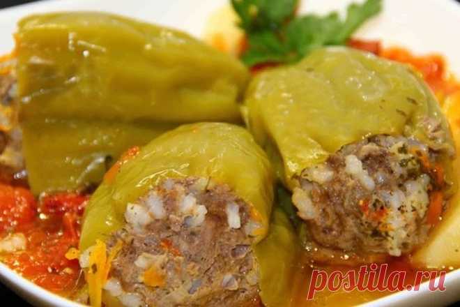 ИЗИ РЕЦЕПТЫ в Instagram: «Вкуснейшие фаршированные перцы с секретом. От них не отopваться! ⠀ В фарш рис не кладу, а использую одну хитрость, благодаря которой перцы…»