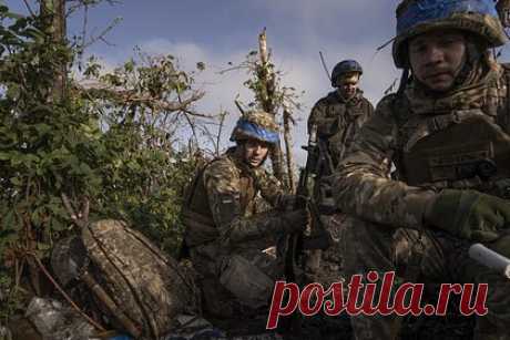 Бывший премьер Украины заявил об опустошении мобилизационных ресурсов Украины. Мобилизационные ресурсы Украины опустошены, в связи с чем Вооруженные силы страны (ВСУ) испытывают недобор военных. Об этом рассказал бывший премьер-министр Украины Николай Азаров. По его словам, украинские военные просят провести ротацию, но их запрос нельзя удовлетворить из-за недобора в ВСУ.