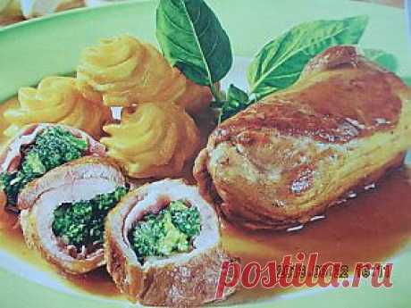 Попробуйте мясные рулеты с брокколи в вине...