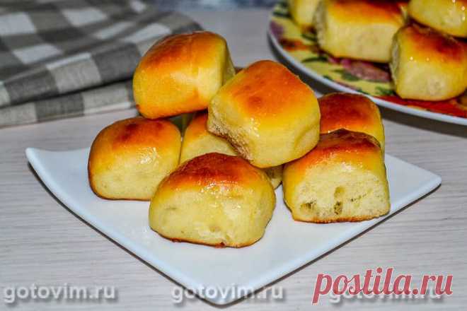 Чешские булочки Buchteln (бухтельн, бухтелки или бухты). Рецепт с фото Классические чешские булочки Buchteln (бухтельн, бухтелки или бухты) - это дрожжевые булочки крошечного размера, «на зубок». Они получаются очень вкусные, воздушные, да и готовить их несложно. В готовом виде булочки в классическом варианте заливают смесью меда и масла добавлением коньяк или ликер и подают на тарелке с заварным сладким кремом. Получается что-то среднее между булочкой и пирожным.




