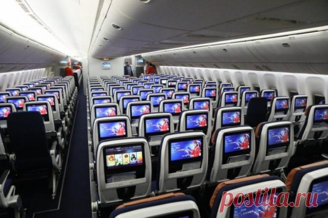 Reuters: в Европе приостановили эксплуатацию самолетов Boeing 737 MAX 9. Накануне в США у самолета этого типа во время полета отвалилась часть фюзеляжа.