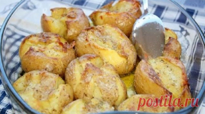 Очень вкусный и ароматный картофель, запеченный по особому! Прекрасный гарнир к любому мясу и рыбе! Ингредиенты ✓ молодой картофель (желательно, но не обязательно) ✓ чеснок ✓ розмарин ✓ оливковое масло или