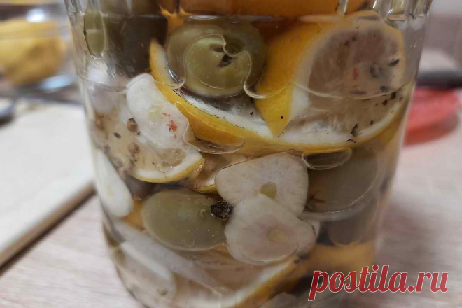 Соленые лимоны с чесноком и оливками