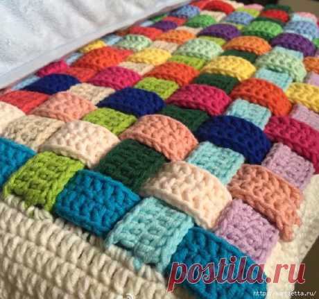 Сидушка крючком из цветных полосок
