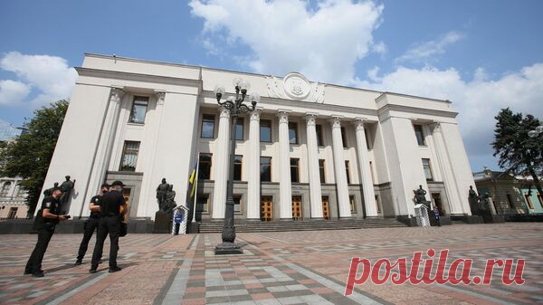 В Раде не исключили девальвацию и эмиссию гривны