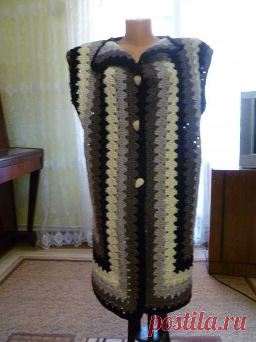 Жилет на тему " Бабушкин квадрат "