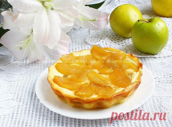 Творожник с изюмом и карамельными яблоками

Творожники, запеканки, пудинги, суфле - это очень вкусные варианты полезных завтраков, полдников или десертов из творога. Предлагаю еще один вариант вкуснейшего творожника (или творожной запеканки - как угодно можно назвать это блюдо) с изюмом и карамельными яблочками. Если для него сделать песочную основу, то получится вкуснейший пирог, который несомненно можно будет подать на праздничный стол!
Показать полностью…