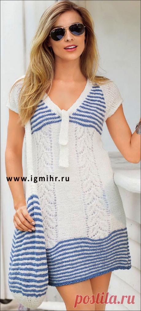 Бело-синее платье с полосами из узора с листьями и сумка в полоску. Спицы и Крючок