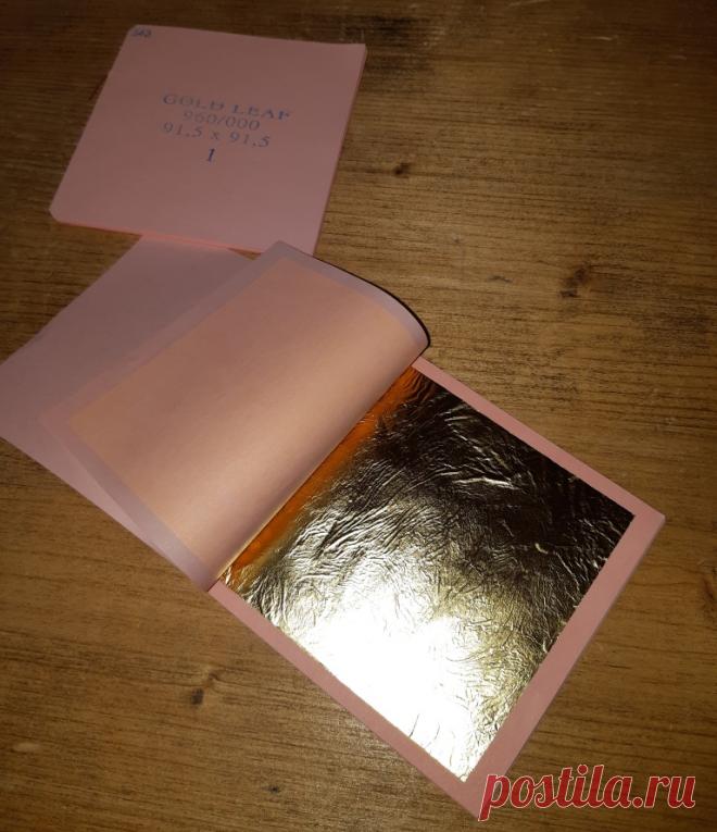 Свободное Сусальное золото. 960 проба. Италия. 60 листов /упаковка. Размер : 91.5 х 91.5 мм. 
Соответствует : 23 карата. Общий вес : 1.0 грамм. Количество : 2 шт. 
Цена : 9000 руб./шт. (60 листов). 

Купить сейчас : 

#СвободноеСусальноеЗолото #СвободноеЗолото960проба #СвободноеСусальноеЗолотоИталия #СвободноеСусальноеЗолото23карата