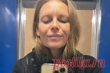 45-летняя Любовь Толкалина показала внешность без макияжа. Российская актриса театра и кино Любовь Толкалина показала на снимке в соцсетях лицо без макияжа в зеркале лифта. 45-летняя артистка продемонстрировала свой внешний вид в черной утепленной куртке и зауженных брюках. На коже отказавшейся от косметики звезды видны мелкие мимические морщины.