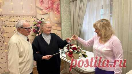 В Нижнем Новгороде зарегистрировали брак 100-летнего мужчины и 75-летней женщины. В Нижнем Новгороде зафиксировали свадебный рекорд региона. Об этом сообщает Главное управление ЗАГС Нижегородской области. Жених летом отметил 100 лет. Он является режиссером-постановщиком Нижегородского государственного академического ...
