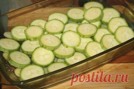 Запечённый молодой картофель с беконом и овощами - Простые рецепты Овкусе.ру