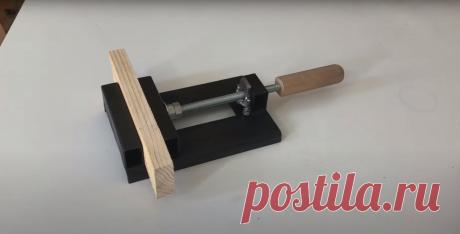 Столярные тиски с бысторозажимным механизмом Приветствую вас, самоделкины и гости сайта.Мастерскую домашнего умельца, часто работающего с изделиями из дерева, сложно представить без такого полезного приспособления, как столярные тиски. Используя это зажимное устройство, которое несложно изготовить своими руками, можно выполнять различные