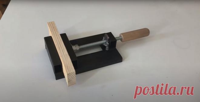 Столярные тиски с бысторозажимным механизмом Приветствую вас, самоделкины и гости сайта.Мастерскую домашнего умельца, часто работающего с изделиями из дерева, сложно представить без такого полезного приспособления, как столярные тиски. Используя это зажимное устройство, которое несложно изготовить своими руками, можно выполнять различные