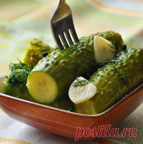 Хрустящие соленые огурчики - не просто вкусная еда и хорошая закуска.