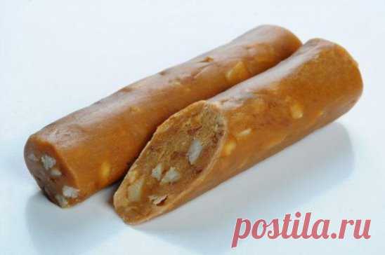 СЛИВОЧНАЯ КОЛБАСКА
Наслаждайтесь вкусом из детства.
Ингредиенты:
· 2 пачки печенья (со вкусом топленого молока)
· 1 стакан грецких орехов, все измельчить.
· 100 гр сливочного масла
· 1 плитка шоколада (молочного) растопить
Приготовление:
Смешать все ингредиенты с банкой сгущенки, печенья и орехов. Сформировать в колбаски и в холод на ночь.
Приятного аппетита! 😀