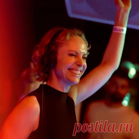 Download Kristin Velvet - We Don't Stop Chart FLAC