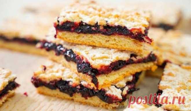 Песочный Тертый пирог классический с ягодами черной смородины простой рецепт с фото пошагово Готовим с Алина Фуди вкусный Песочный Тертый пирог классический с ягодами черной смородины в духовке простой рецепт в домашних условиях. Привет, мои дорогие зрители! Сегодня я буду готовить очень вкусный тертый пирог. Этот пирог можно приготовить с любыми ягодами или фруктами. Готовим с Алина Фуди