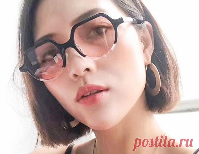 Винтажные круглые черно-розовые очки с цветной круглой линзой со скошенным верхом за 197 грн. | Шафа