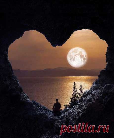 Գիշեր՝ խաղաղ հուշերի 🌛
Ամեն կյանք մի ճանապարհ է.ճանապարհ,որ անցնում ես միայն մի անգամ ու վերադառնալ չես կարող:Բայց այդ ճանապարհը գալիս է քեզ հետ հուշերի բեռով,որ կարող ես բացել ու քրքրել,ուրախանալ ու տխրել….