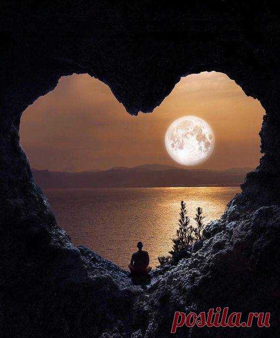 Գիշեր՝ խաղաղ հուշերի 🌛
Ամեն կյանք մի ճանապարհ է.ճանապարհ,որ անցնում ես միայն մի անգամ ու վերադառնալ չես կարող:Բայց այդ ճանապարհը գալիս է քեզ հետ հուշերի բեռով,որ կարող ես բացել ու քրքրել,ուրախանալ ու տխրել….