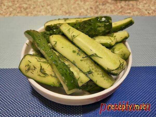 🥒Огурцы малосольные в пакете с чесноком

✅Ингредиенты
▫ огурцы – 300 г (5 шт.);
▫ сахар – 1/2 ч.л;
▫ соль – 1/2 ст.л;
▫ чеснок – 2 зубчика;
▫ укроп – 15 г;
▫ душистый перец – 2 шт.