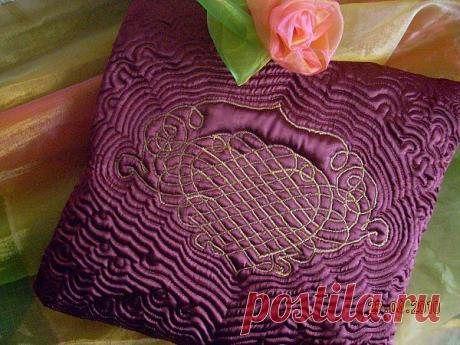 Диванная подушка.