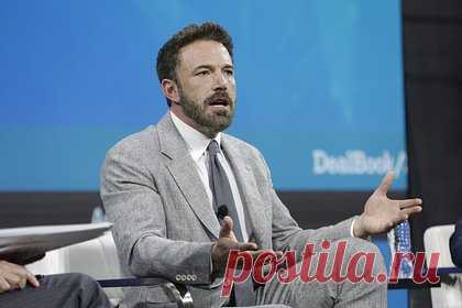 Бен Аффлек отказался снимать фильмы для DC под управлением Джеймса Ганна. Американский актер, режиссер и сценарист Бен Аффлек заявил, что не заинтересован в съемках картин для DC Studios, главой которой назначен постановщик Джеймс Ганн. «Мне бы не хотелось идти и режиссировать так, как они [с соглавой DC Studios Питером Сафраном] это делают. Мне это не интересно», — подчеркнул Аффлек.
