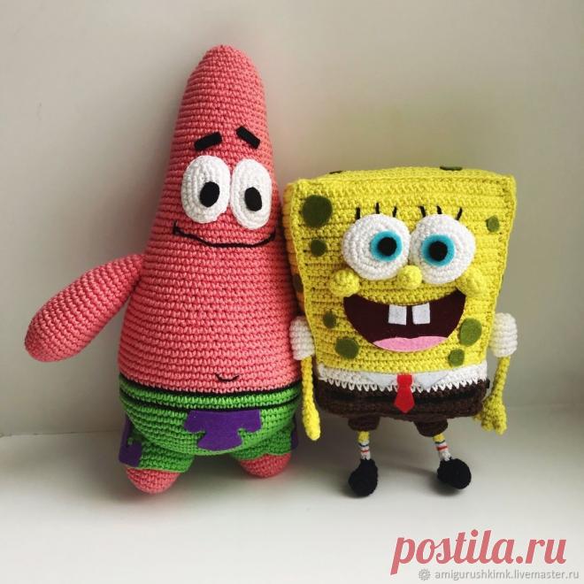 Схема и описание Спанч Боб и Патрик (вязание крючком) – купить на Ярмарке Мастеров – LGXUARU  ✓ Эксклюзивные и оригинальные хенд мейд товары со всего мира Ежедневное пополнение каталога Реальные отзывы Актуальные цены.
Патрик и Спанч боб.
Описание вязания крючком.
Схема вязания амигуруми.
Плюшевый зайчик крючком.
Вязаный заяц амигуруми крючком.
Амигуруми схемы.
Бесплатные схемы игрушек амигуруми, мастер-классы, инструкции по вязанию крючком игрушек и полезные советы для начинающих рукодельниц.…