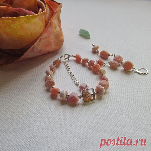 🌼Доброго вечера, друзья!
⠀
     Весна - время красок, настроения и мечтаний. Природа стряхивает с себя серые тона и постепенно наряжается, готовясь надеть на себя яркий, красочный летний венок.
     Чем мы с вами хуже, я вас спрашиваю? :))

〰️ агат
〰️ серьги + браслет (17-18 см .+ цепочка) - 910 р.
〰️ платок - 54х54 см - 650 р.
1560 р.
⠀
     🎁При покупке всего комплекта скидка + подарок
⠀
     Кстати, в карусели рекомендации по комбинированию комплекта с другими оттенка...
