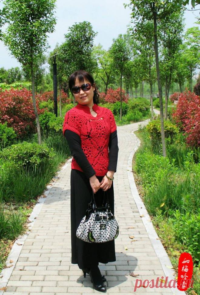 Красный жилет из пятиугольников..