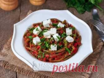 Стручковая фасоль в томатном соусе - сытное, легкое и вкусное овощное блюдо, которое не доставит хлопот на кухне.