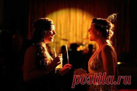 6 ТРЕНДОВ, ИЗМЕНИВШИХ МИР К ЛУЧШЕМУ
Модные тенденции всегда отображали дух определенного времени. В 1900-х годах женщины отказались от корсетов, в результате движения суфражисток, которые боролись за предоставление женщинам избирательных прав. В 1960-х девушки подняли подолы своих юбок, в то время как новая волна феминизма прокатилась по странам. Молодежь 1990-х отказалсь от гламура и выбрала свободный стиль гранж, вдохновившись новым направлением […]
Читай дальше на сайте. Жми подробнее ➡