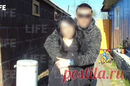 Сестра подозреваемого в убийстве школьницы в Тюмени рассказала об угрозах. Cестра подозреваемого в убийстве и изнасиловании школьницы в Тюмени рассказала, что ей угрожают в соцсетях. Как рассказала россиянка, она готова даже на смену фамилии, после случившегося. Также она добавила, что в семье все «в шоке». По словам родственницы, брат звонил поздравить ее с днем рождения.