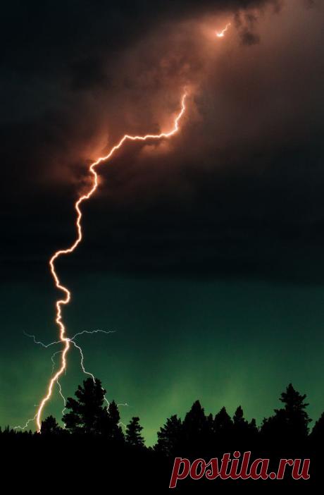Lightning |Jessica Aragon приколол(а) это к доске Lightening
