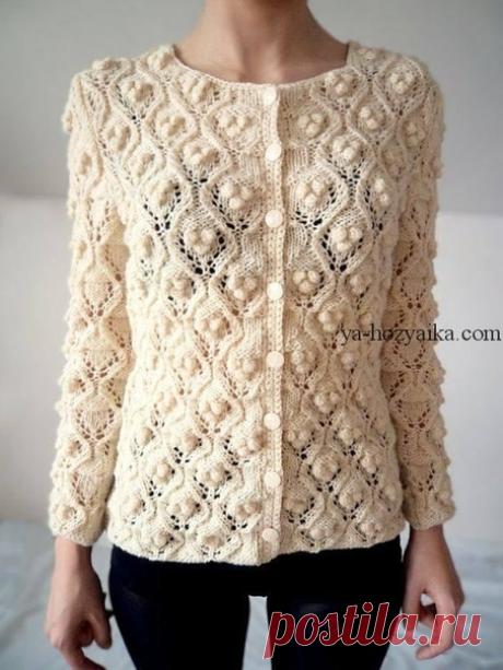 Вязаный жакет с шишечками