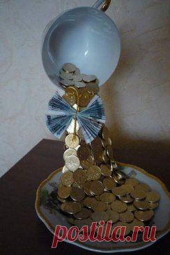 Парящая чашка с льющимися монетками





•••в продолжении ещё фото