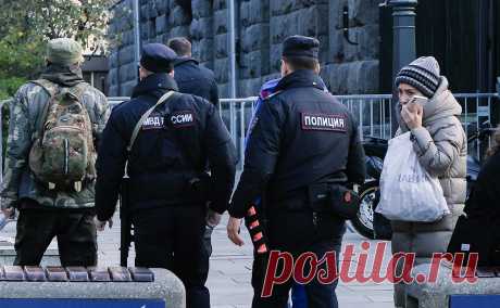 Учителя школы в Москве заподозрили в изнасиловании подростка. Полиция проверяет причастность учителя одной из школ Москвы в совершении преступления против половой неприкосновенности по отношению к несовершеннолетнему, заявили РБК в департаменте образования и науки города.