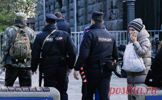 Учителя школы в Москве заподозрили в изнасиловании подростка. Полиция проверяет причастность учителя одной из школ Москвы в совершении преступления против половой неприкосновенности по отношению к несовершеннолетнему, заявили РБК в департаменте образования и науки города.
