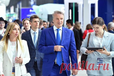 Греф предупредил о риске появления закрытого клуба крупнейших держав в сфере ИИ. Наряду с закрытым ядерным клубом, в мире может появиться закрытый клуб крупнейших держав в сфере искусственного интеллекта (ИИ). Об этом предупредил глава Сбербанка Герман Греф. Он также призвал делать все, чтобы Россия стала членом этого клуба, а не реципиентом таких технологий.