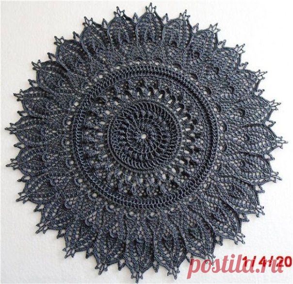 Очень красивая салфетка крючком