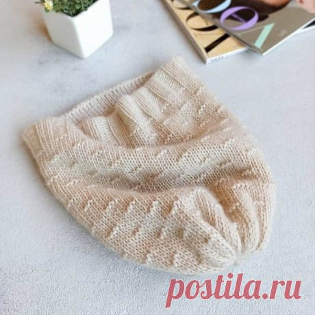 ⠀⠀ОПИСАНИЕ шапки бесплатно 🙌.
⠀
⠀⠀Плотность 21п - 10см, 33р -10см.
⠀
⠀⠀Вам понадобиться ⏬⏬⏬:
⠀
⠀⠀✔ Спицы круговые 40см номер 3 и 4.
⠀⠀✔ Пряжа: для верха любая, подходящая под указанную плотность, (меня бобинный кашемир) - 50гр. По метражу 90м/50гр. Подойдет альпака, норка, ангора, любая смесовка. Верхнюю часть вяжем не сильно плотно. Шапка должна получиться мягкой и воздушной. Пряжа для подклада: мериносовая шерсть 125м/50гр - 1 моток (50гр). Меринос немного стянет шапку....
